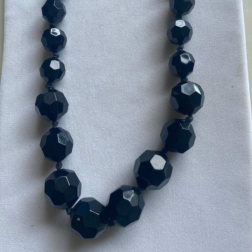 Black pizzaz necklace